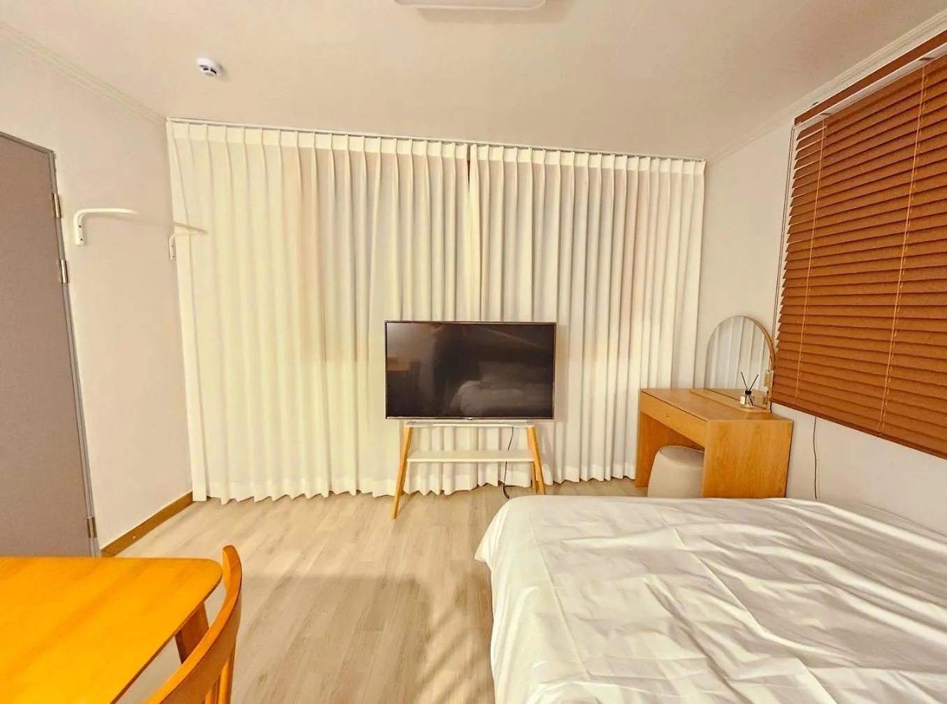 Busan Subway 6Min #2 Rooms #2 Queen Beds #Hotel Bedding #Ott #Table#1St Floor South Korea