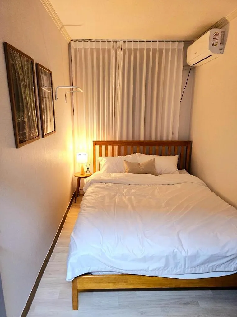 Busan Subway 6Min #2 Rooms #2 Queen Beds #Hotel Bedding #Ott #Table#1St Floor Apartment