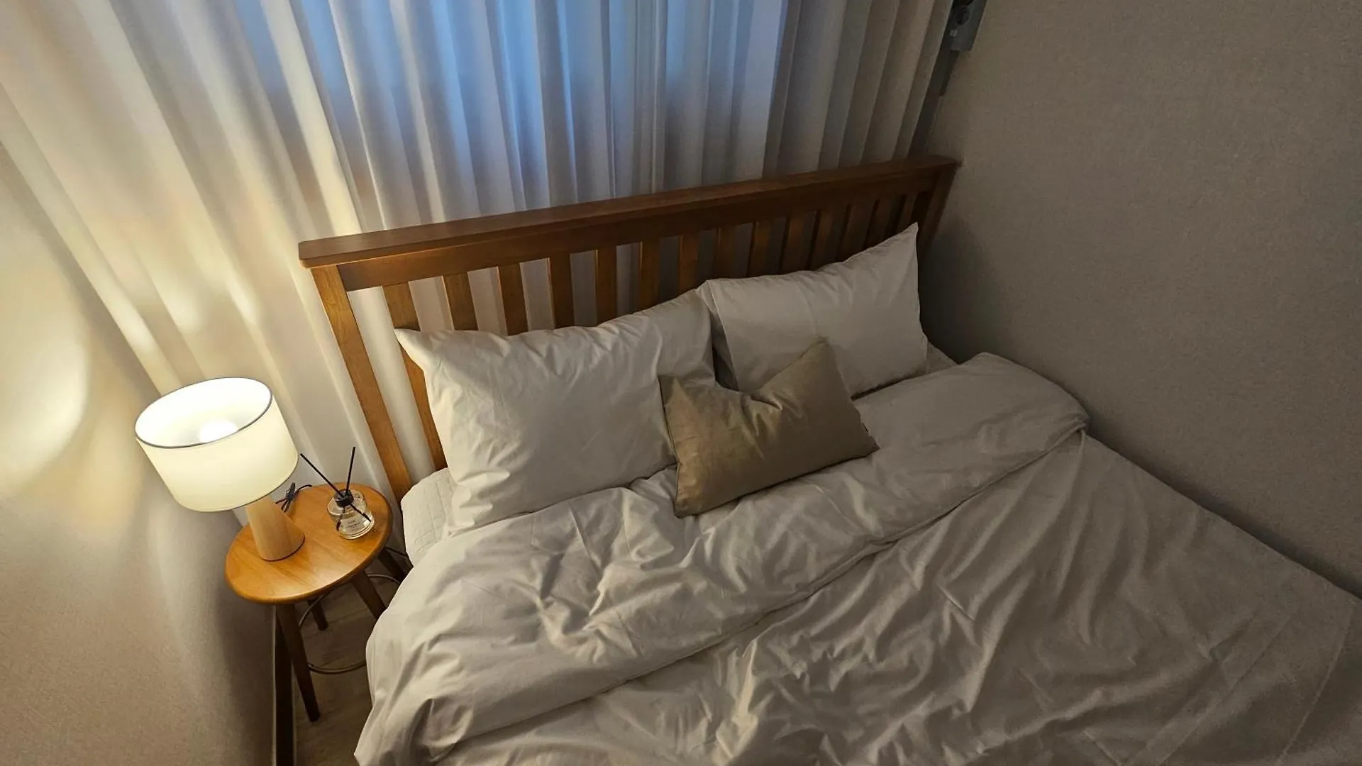 Busan Subway 6Min #2 Rooms #2 Queen Beds #Hotel Bedding #Ott #Table#1St Floor Apartment