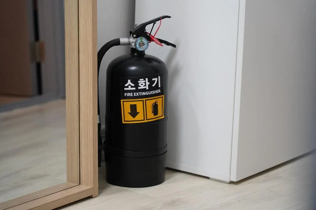 Busan Subway 6Min #2 Rooms #2 Queen Beds #Hotel Bedding #Ott #Table#1St Floor Apartment